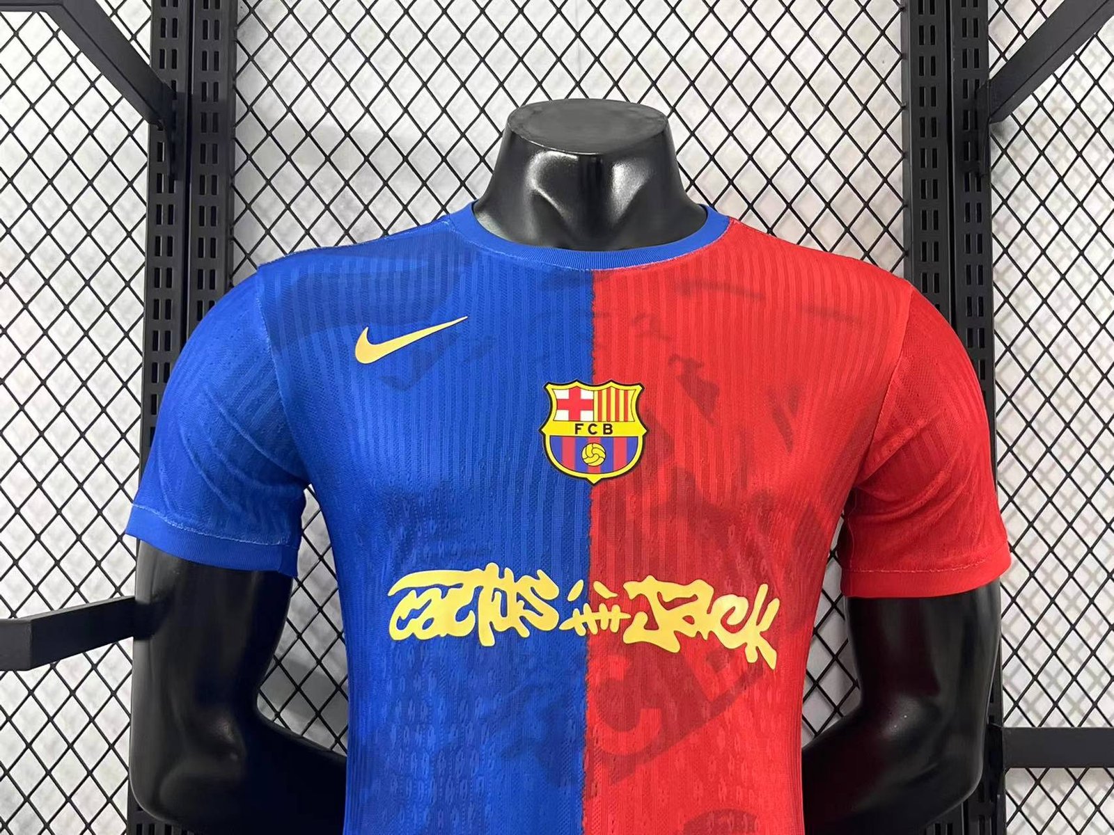 Barcelona X Travis Edicion especial Futbol Playera 25-26 3